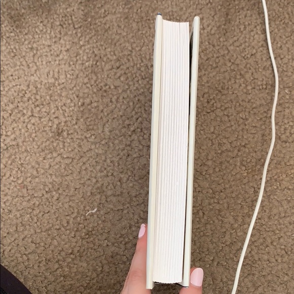 How to be Parisian book! - Picture 3 of 5